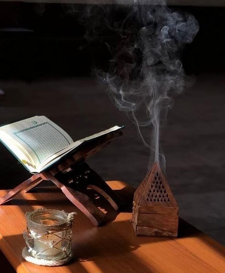 *سأُحسِنُ الظنّ مهما طالَ بي أملي ، كم مُستحيلٍ بحُسنِ الظنّ نِلناهُ...!!!.* 🤍