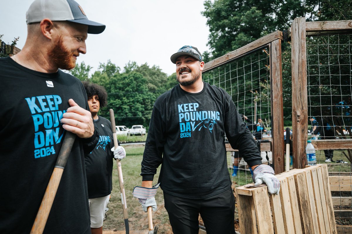 Panthers's tweet image. It's double vote day for our Walter Payton Man of the Year! Cast your ballot now!

1 RT ➡️ 2 Votes

#WPMOYChallenge + @bigcorbs73

@Nationwide | #KeepPounding