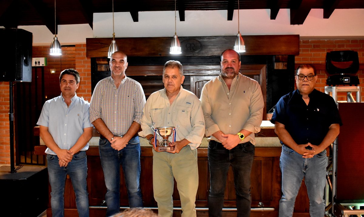 arp_py's tweet image. LA SENEPOL PREMIÓ A LOS MEJORES CRIADORES Y DIFUSORES DE LA RAZA EN EL 2025

El Sr. Andrés Godoy Codas resaltó el crecimiento constante de la raza y su posicionamiento e importancia para la ganadería nacional.
👉acortar.link/GKNm5c