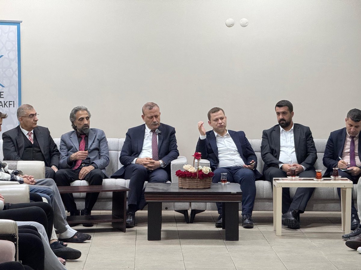 Bitlis Eren Ünv. Rektörü <a href="/nelmastas1/">Prof. Dr. Necmettin ELMASTAŞ</a> Tatvan Kaymakamı <a href="/yigitydemirer/">Yiğit Yaşar Demirer</a> GSB Bitlis İl Müdür Yardımcıları <a href="/ahmet_dalkilic/">Ahmet DALKILIÇ</a>  ve İbrahim Korkmaz’ı  Yurdumuzda ağırladık. Gençlerimizle verimli bir muhabbet gerçekleştirdik.Nazik ziyaretleri ve destekleri için kendilerine teşekkür ederim