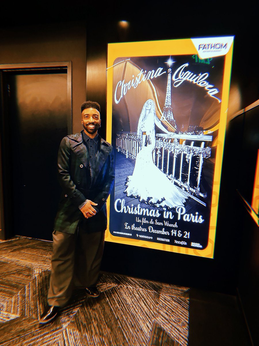 MrNickLocke's tweet photo. Rocking around Christina’s Christmas Tree @xtina #ChristmasInParis https://t.co/EDSAENUaiw