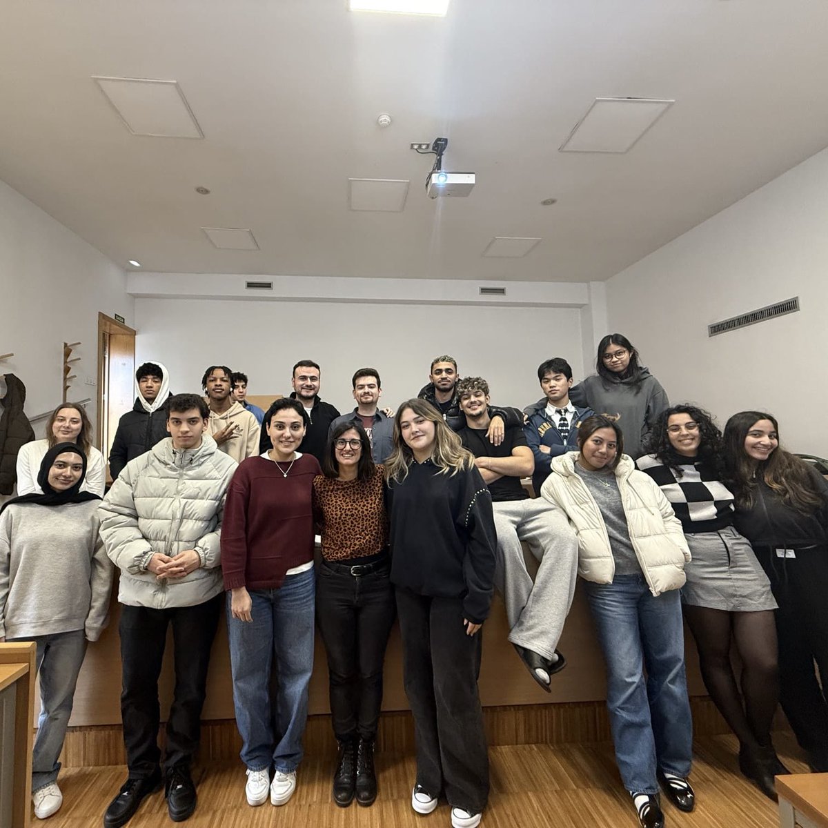 CdlUvigo's tweet image. 🔚 The 🅰️2️⃣-level module is coming to an end! 🙂

🔚 ¡Terminando el nivel 🅰️2️⃣! 🙂

🔚 Rematando o nivel 🅰️2️⃣! 🙂

#centrodelinguasUVIGO @uvigo @campusspain #LCA #SomosUVigo #VivoUVigo #UVigo100x100