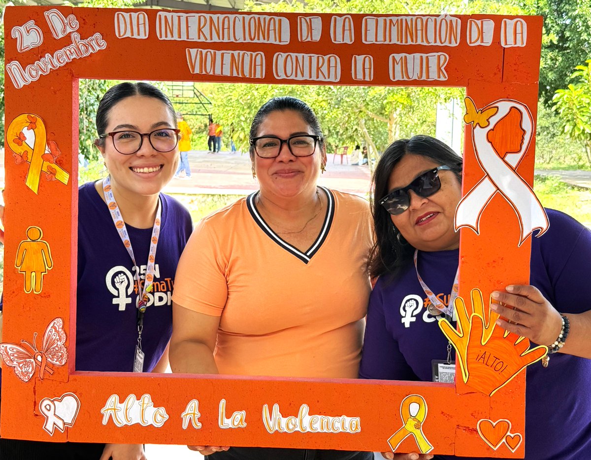 codhey's tweet image. 💜♀️✊ En #25N, la Unidad de Igualdad de Género de la #CODHEY dialogó con el estudiantado de Cecytey 08 Conkal sobre prevención y erradicación de la violencia contra las mujeres, y compartió rutas y recursos de apoyo. Gracias a la directora Jane Maribel Escobedo López. #SumaTuVoz