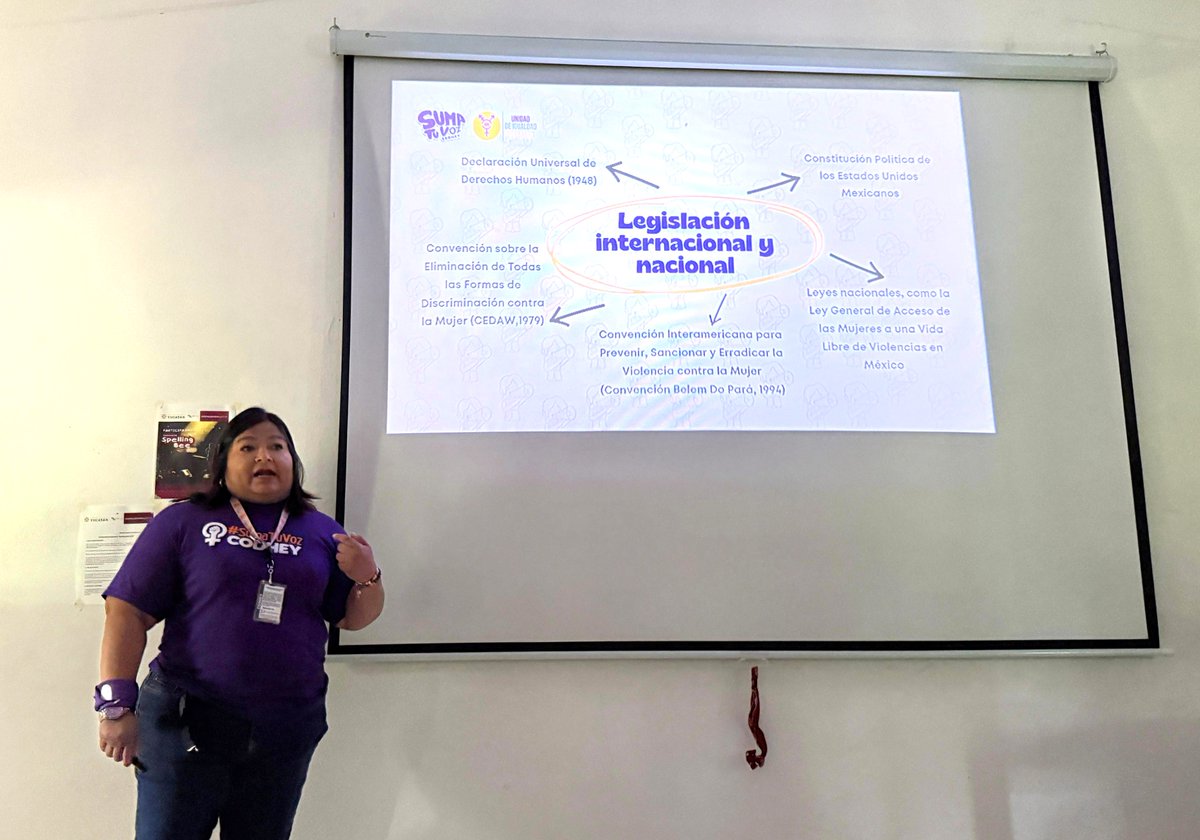 codhey's tweet image. 💜♀️✊ En #25N, la Unidad de Igualdad de Género de la #CODHEY dialogó con el estudiantado de Cecytey 08 Conkal sobre prevención y erradicación de la violencia contra las mujeres, y compartió rutas y recursos de apoyo. Gracias a la directora Jane Maribel Escobedo López. #SumaTuVoz