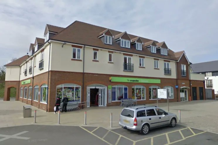 🚨 Urgent police appeal in West Sussex: An 11 year old schoolgirl was grabbed by two men outside a Co-op store in Lintot Square, Southwater, on December 13 around 10:30am.
One man tried to shake her hand but wouldn't let go and attempted to drag her away. Thankfully, she broke