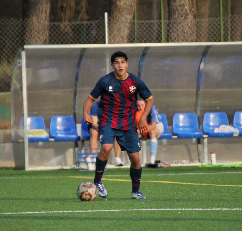 🚨 El #Huesca, hoy en LaLiga2, ficha al volante colombian Felipe Montero Alarcón (16). Ya se llegó a un acuerdo con #RealSantander, dueño de su pase, para la transferencia una vez cumpla los 18 años 🇨🇴