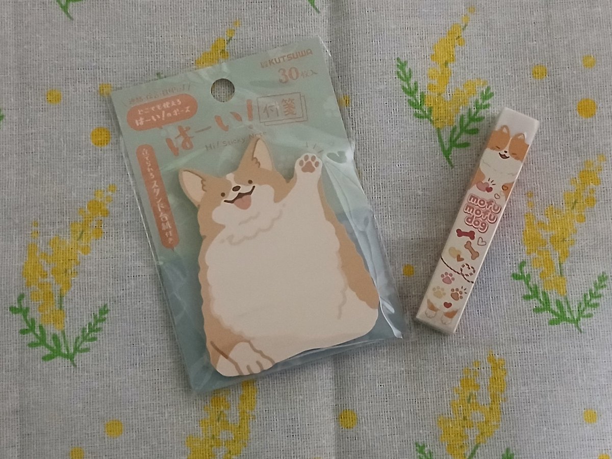 #コーギーグッズ 購入😁
左 ： 付箋『はーい！付箋(コーギー)』 #クツワ株式会社
右 ： 消しゴム(特に名前無し(笑)) #ヒノデワシ株式会社