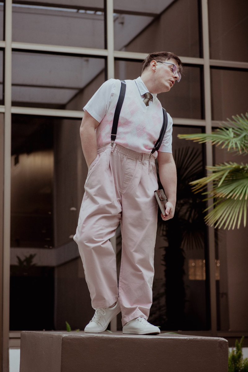 ThomasSanders's tweet image. It’s a cartoon-obsessed therapist’s anniversary of his first appearance today, and, to commemorate, this’ll be the first of  our Era Looks. For Dr. Picani, we put together an editorial look inspired by the 80s, a banner decade for experimental cartoons. Happy Bday, Emile! 💗