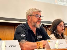 En Colonia Agropecuaria #AM550, conversamos con Marco Pozzi, secretario general del Sindicato Aceitero de Rosario (SOEAR), sobre la decisión de ir al paro y resistir la #ReformaLaboral oficial. <a href="/cesartapiaok/">César Tapia</a> <a href="/SoearAceiteros/">Soear Aceiteros Rosario</a>  

ar.radiocut.fm/audiocut/marco…