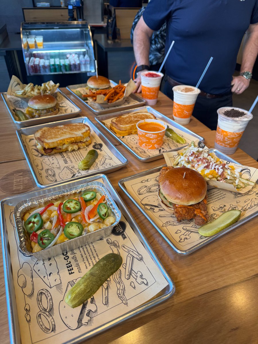 NovusASU's tweet image. Thanks to @12News AZ Midday and Rachel Cole for stopping by Novus Place for a food tour at The Melt, Blue Sushi Sake Grill &amp;amp; Salt &amp;amp; Straw! 🎥🍔🍣🍨 Full segment coming soon—swipe for BTS!
#NovusPlace #12News #AZEats #TempeEats #FoodTour #BTS