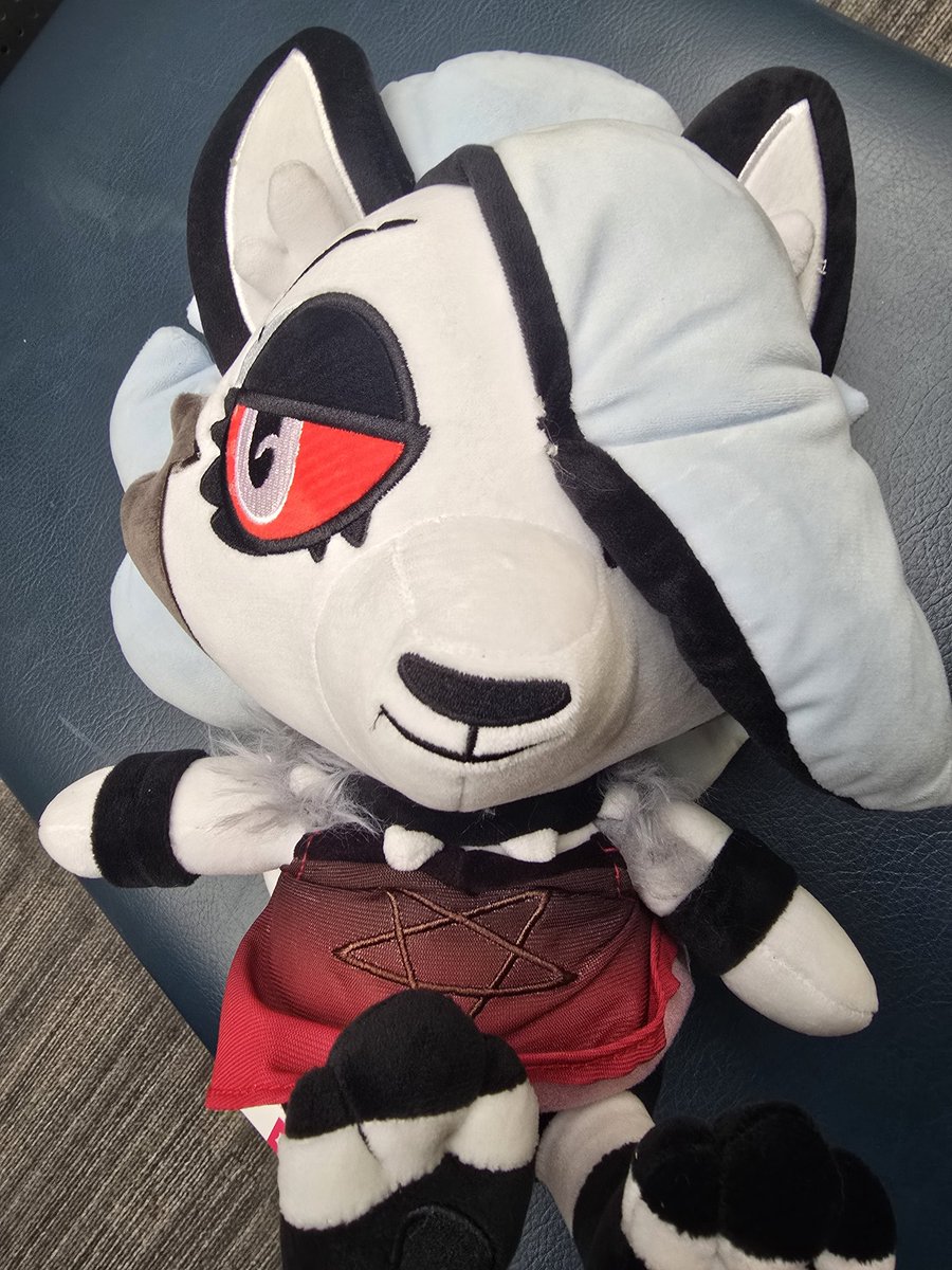 LoonaBuckzo's tweet image. Found and brought home the party Loona youtooz plush.

#HelluvaBoss #Youtooz #Loona