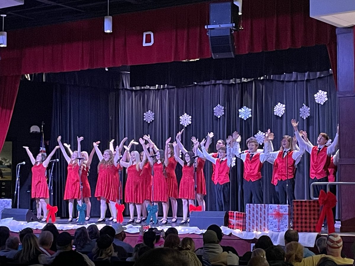 CoachTO4's tweet image. 🐺🔴🎄🎶 Great Show Executives and Synergy‼️ #DavisWolves