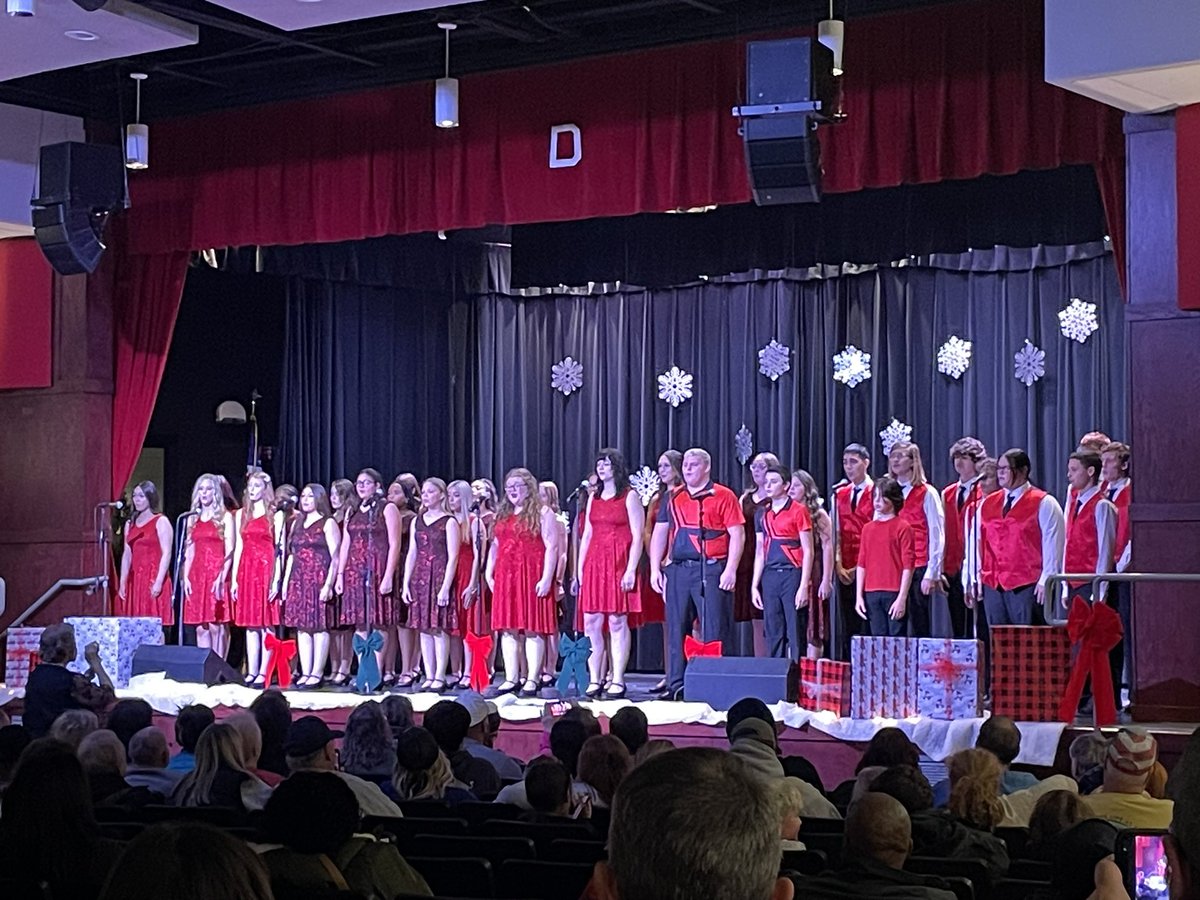 CoachTO4's tweet image. 🐺🔴🎄🎶 Great Show Executives and Synergy‼️ #DavisWolves