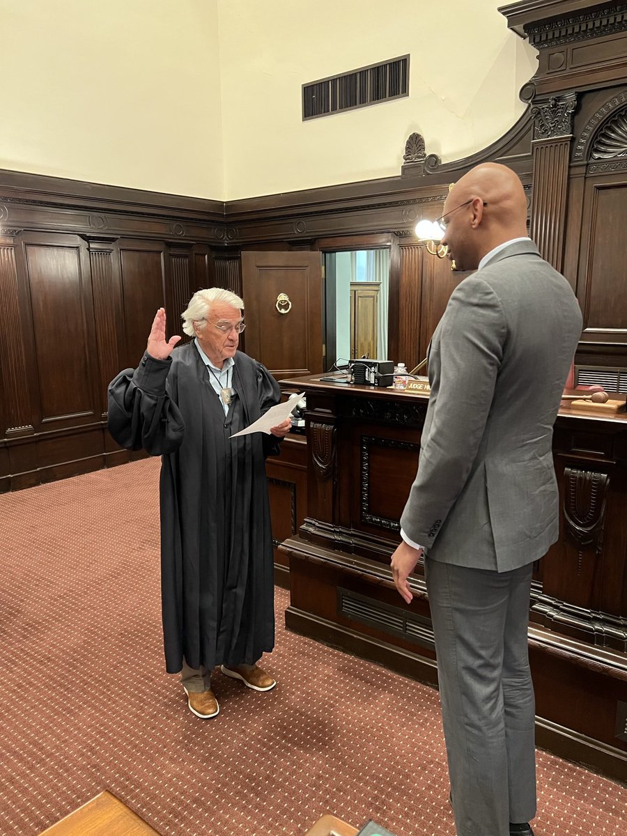 BarnettHarris_'s tweet image. Happy Birthday and Anniversary to a Judge for whom I was fortunate to clerk, Patrick Higginbotham.  Today he celebrates his 87th birthday, and this week he celebrates 50 years as a federal Judge!