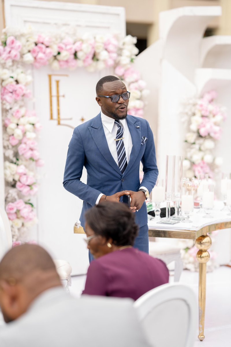 jadeEsculape's tweet photo. Tu arrives pour animer un mariage civil on te dit qu’il n’y a pas de sonorisation vu le lieu et tout.

Tu fais comment ? 

Pour Madame et Monsieur Lealdade Alves !
Official Wedding celebration !

#EventsHost
#MCPremium https://t.co/JEUAK3P7o0