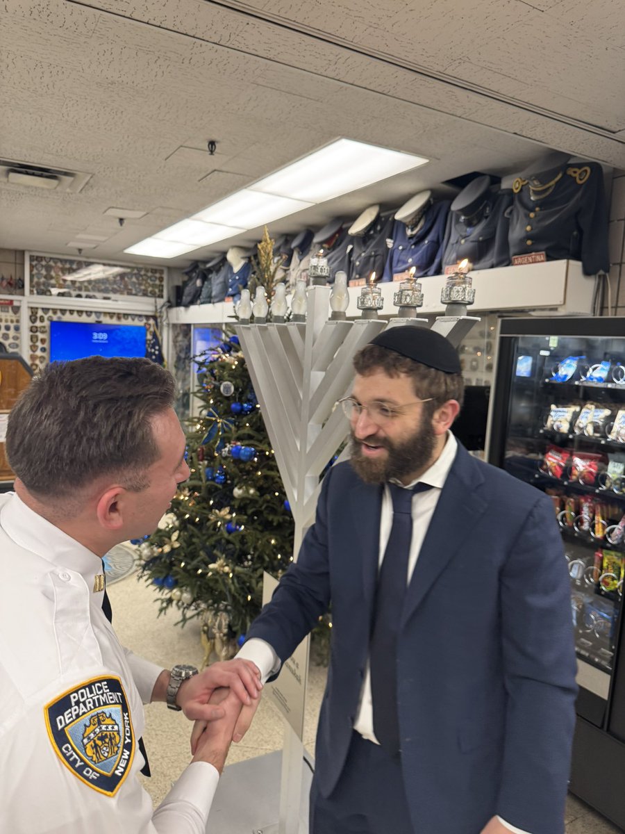 NYPD 6th Precinct tweet media