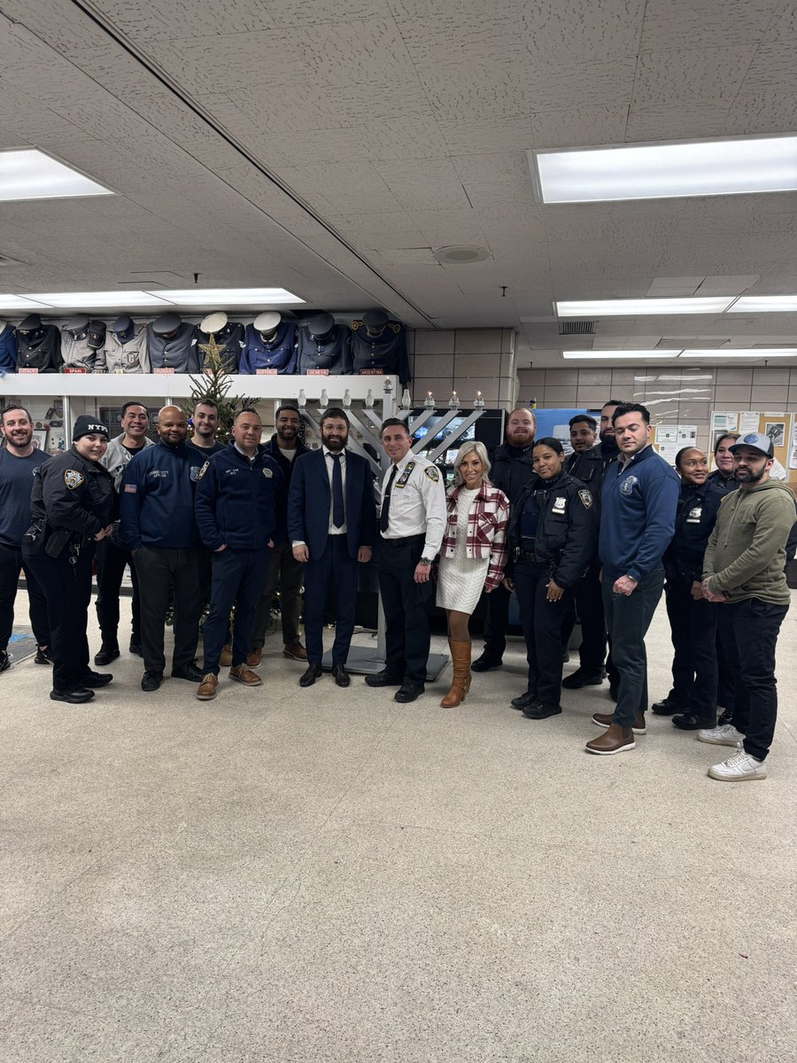 NYPD 6th Precinct tweet media