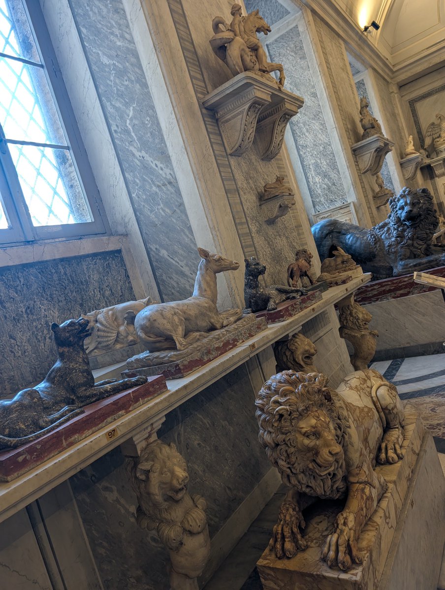 バチカン市国🇻🇦📍バチカン美術館 Sala di animali 動物の置物が展示