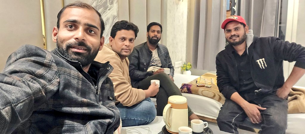 जिसने मुझे समझा ही नहीं वह तो गलत ही मानते हैं,
मैं इतना भी बुरा नहीं हूं मुझे तो मेरा ख्वाजा ही जानते हैं।