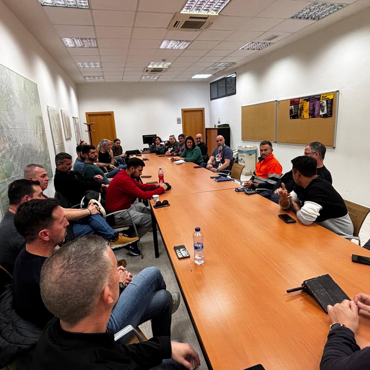 CCOOKNFALSPS's tweet image. 🔴 Reunión Coordinadora de San Pablo #CCOOseMueve 

ℹ️ Exponemos la situación de cada empresa, las cargas de trabajo a futuro, el empleo, la formación, etc. Estás reuniones periódicas son esenciales para la organización y acción sindical. #ccooindustriasevilla