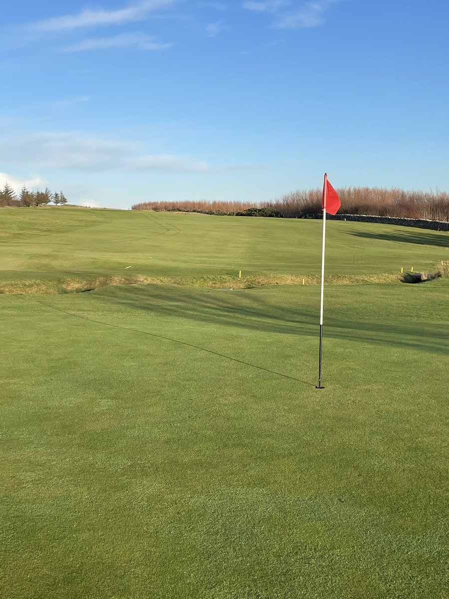 GroGreenPaul1's tweet photo. Orkney Golf Course never disappoints, the course is in amazing condition for the time of year. Great catching up with Chris Rae⛳️👌🏻 https://t.co/34PMXxeTtq