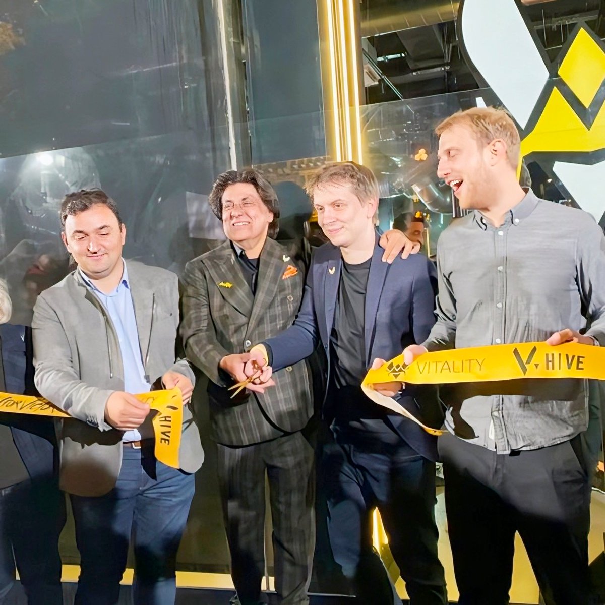 VarizanTom's tweet image. Dans une interview, Neo (CEO @TeamVitality 🇫🇷), nous donne des précisions sur Tej Kohli 🇮🇳, principal investisseur du club.

Selon lui avoir Tej Kohli comme investisseur, via son Familly Office, était "un des plays les plus intelligents" pour les raisons suivantes 👇

- Il ne…