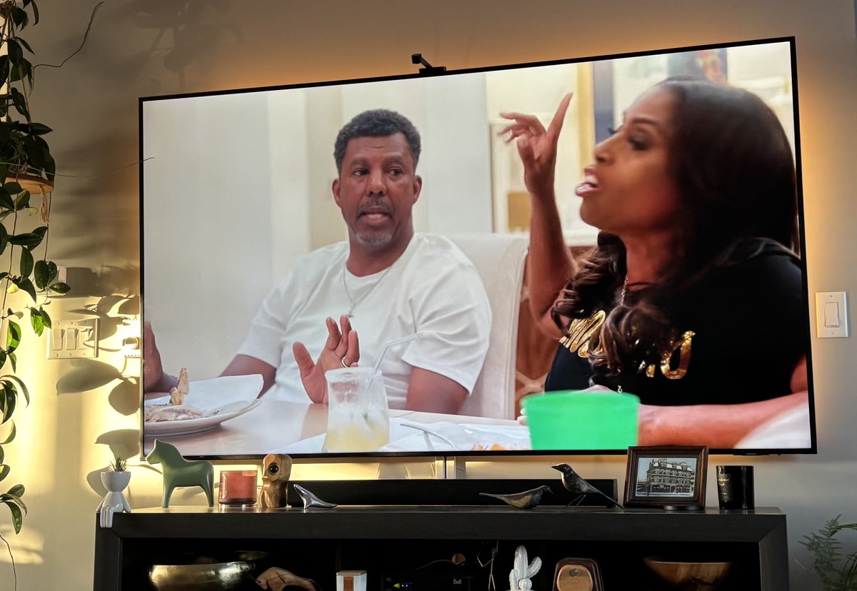 RickZhampagne's tweet image. - $60K on Simone’s credit card 💳
- Law school “assumed” 🎓
- Cecil still hell-bent on raising WEAK sons 🤡
- Simone realizing she’ll never retire ⏳

This wasn’t a family dinner — it was a case study in why women burn out 😮‍💨

#MarriedToMedicine 🩺