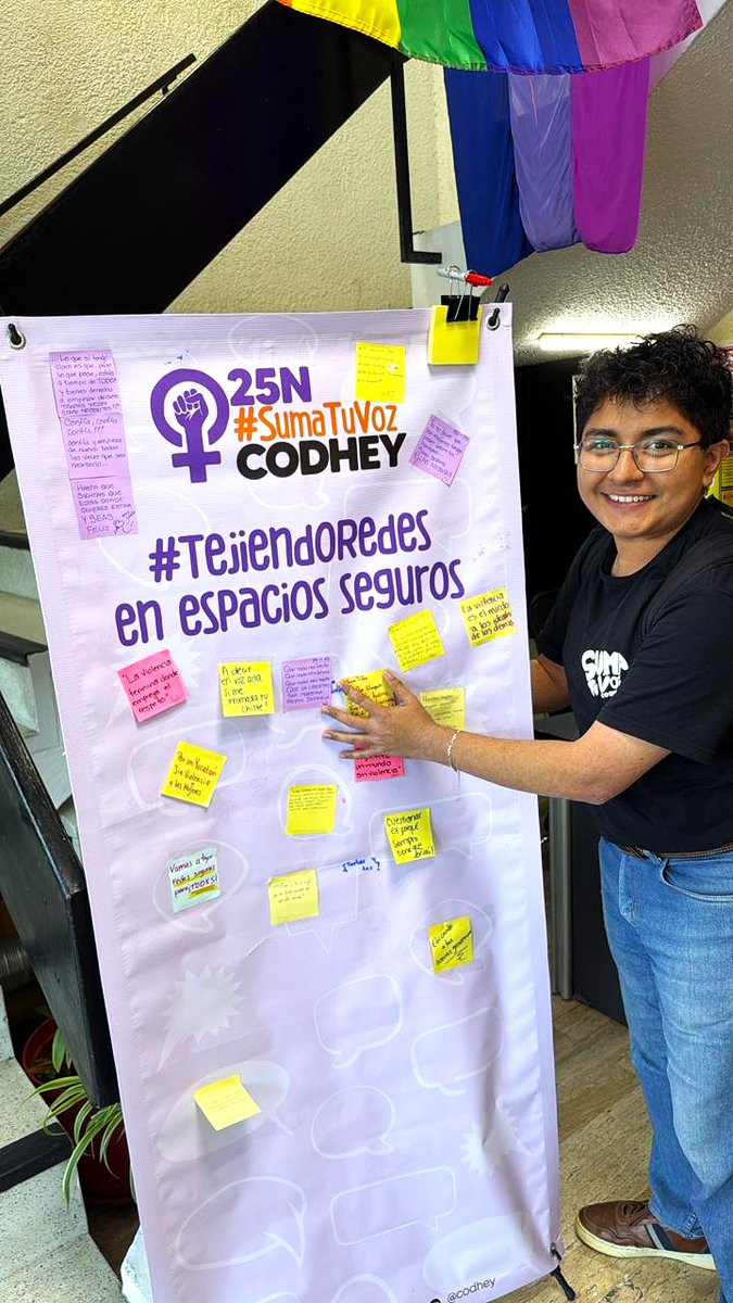 codhey's tweet image. 💜🗣️ En el 25N, en CODHEY abrimos un espacio para escuchar y nombrar lo que muchas personas viven en silencio. En las lonas, el personal dejó mensajes que fortalecen el respeto y la igualdad. Gracias por sumarse. #SumaTuVoz #CODHEY
