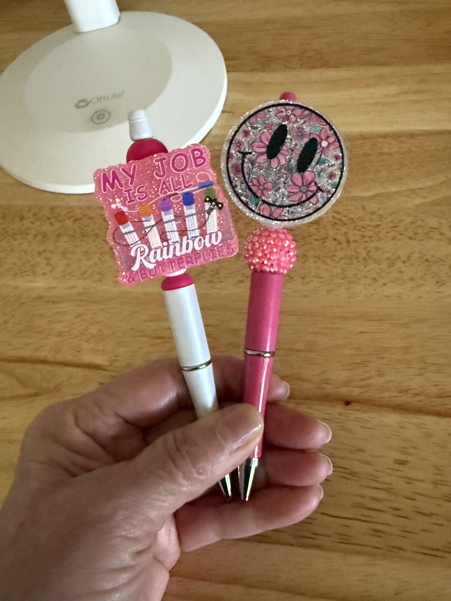 SLMor's tweet image. Gift for a Phlebotomist and a lover of SMILES &amp;amp; the color Pink!
happylilac.etsy.com/listing/442586…

Lots of handcrafted Pens, Badge Holders with Reels, Tumbler Charms, Purse Charms, Wine Charms and MORE in my @Etsy shop called HAPPYLILAC

#supportsmallbusiness #phlebotomist #blooddraw…