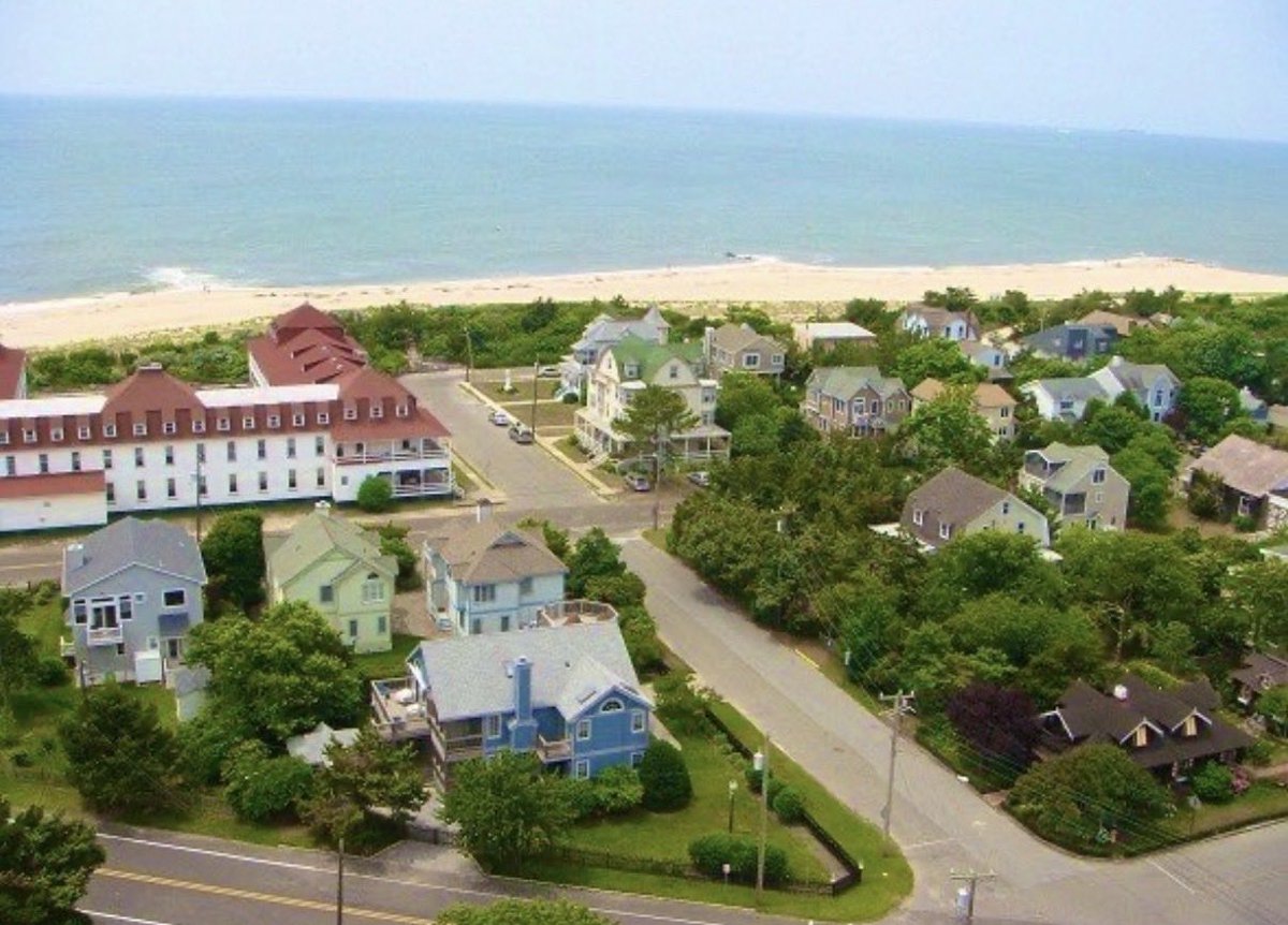 vickychick782's tweet photo. Tuesday 16 December
Today’s Daily Picture Theme is ‘Up Top'
RT or reply with your own photo
Tomorrow’s theme will be ‘View'
#DailyPictureTheme
Views from up top the lighthouse: beach house roofs, crashing blue waves, and pure serenity 😍 #FromTheTop #CoastalDreaming https://t.co/D9NYhPlbCq