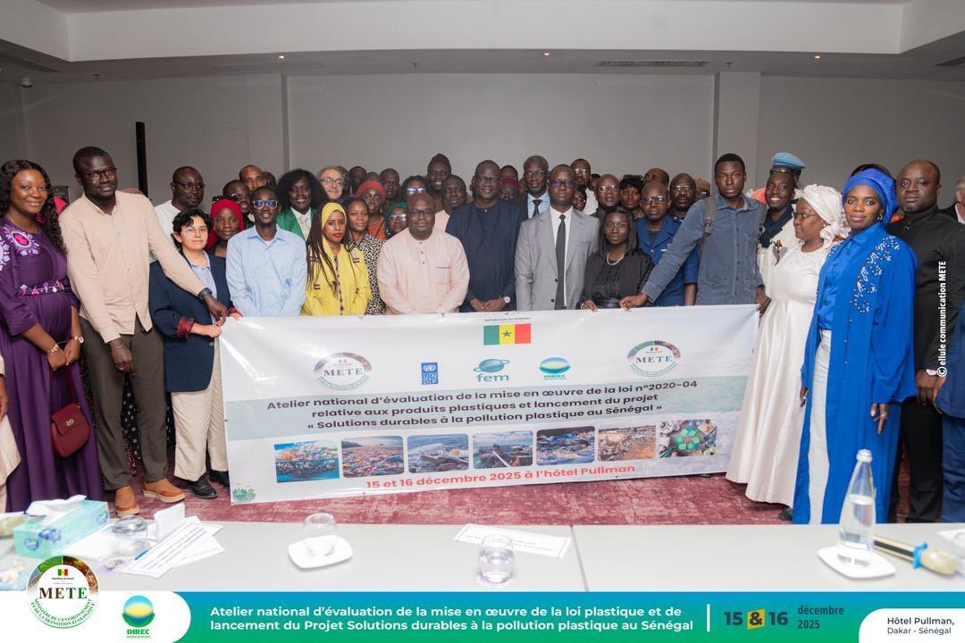 drelhadjiAdiouf's tweet image. J’ai présidé les 15 et 16 décembre 2025, l’atelier national d’évaluation de la mise en œuvre de la loi n°2020-04 du 08 janvier 2020 relative aux produits plastiques.

Cette rencontre s’est tenue dans un contexte marqué par une forte production de déchets plastiques, estimée à