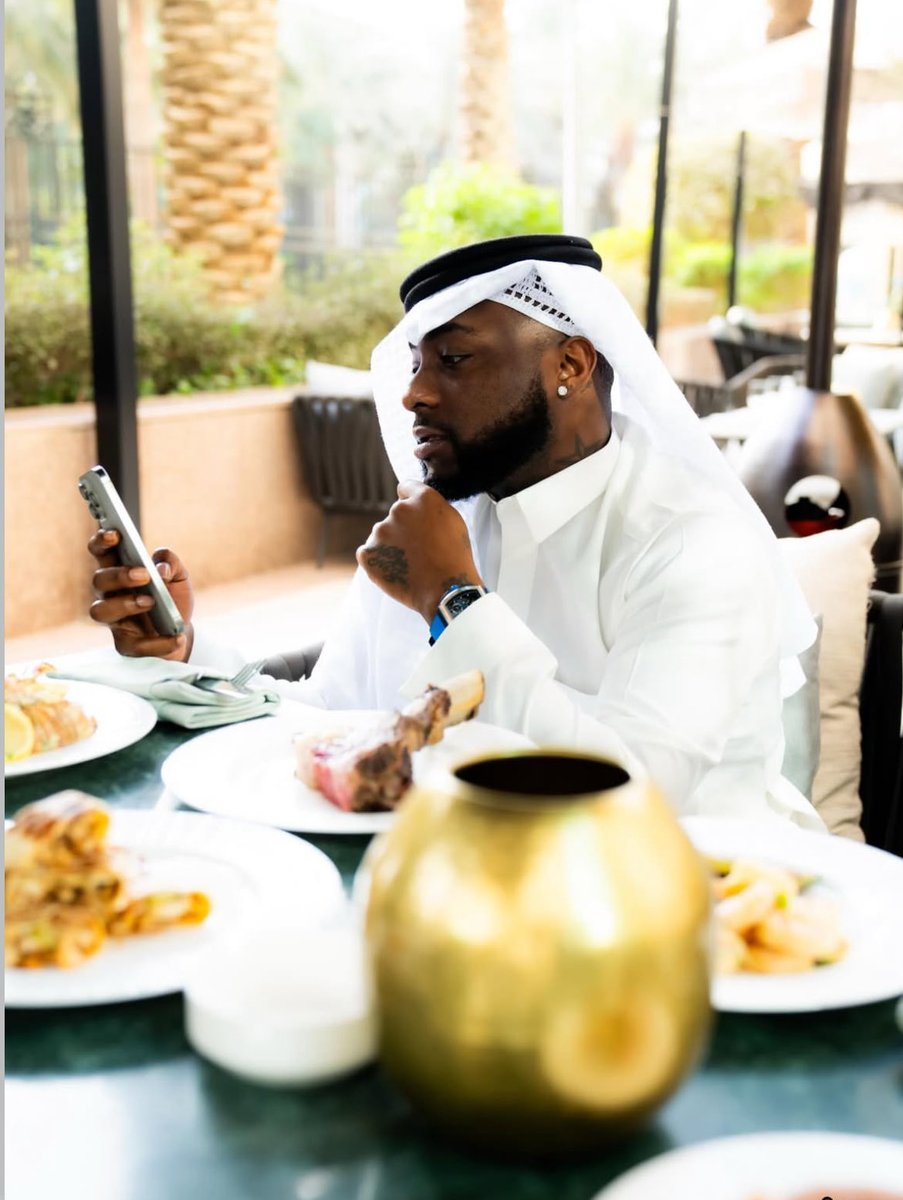 DavidoPolice's tweet photo. Nigeria’s richest musician in Saudi Arabia 🤍 https://t.co/61twg7AGP4