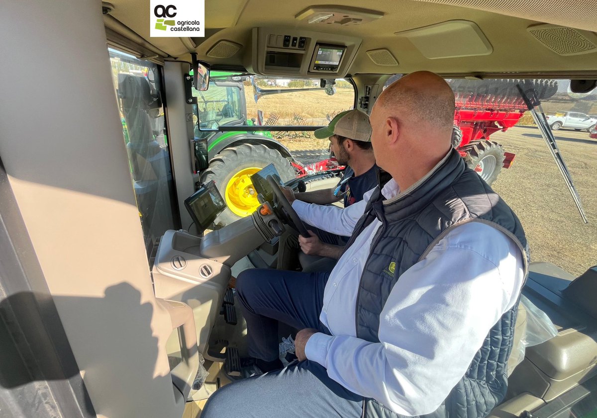 💪🏼 Seguimos sumando potencia en Osorno 🚜

💚 Hemos realizado la entrega de este John Deere 7R 290 a César Gallego Gutiérrez, que incorpora esta máquina a su flota junto a su JD 6250R, reforzando así su explotación agrícola y su actividad de servicios 🌾