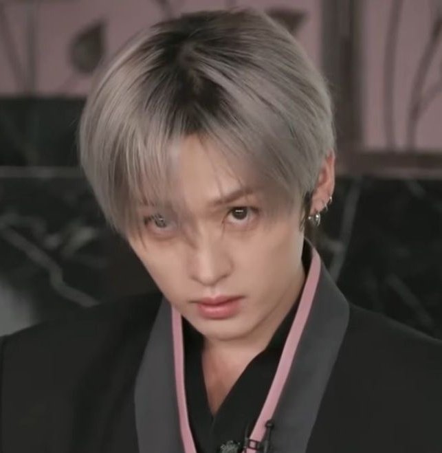 userlinoring's tweet photo. the way he had this hair for like....a single week 😭😭 https://t.co/xq0kujMYas