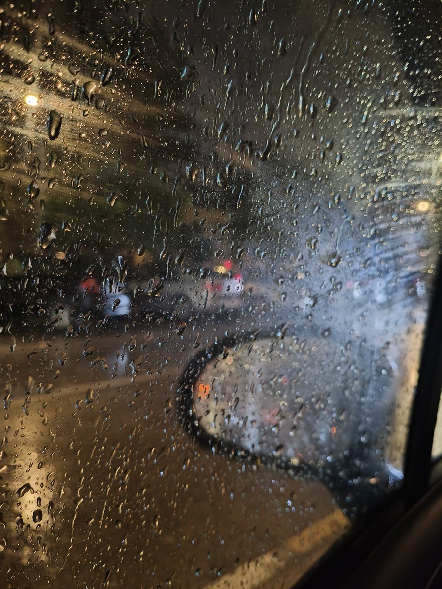 Hoy, llegar a casa se ha convertido en otro de esos pequeños actos heroicos que acabaron dando a luz Esto también pasará. Pero mientras tanto...

Te lo cuento aquí 👇🏻
amzn.eu/d/5GNcX3t

Si quieres regalarlo, todavía llega antes de Navidad 🎄