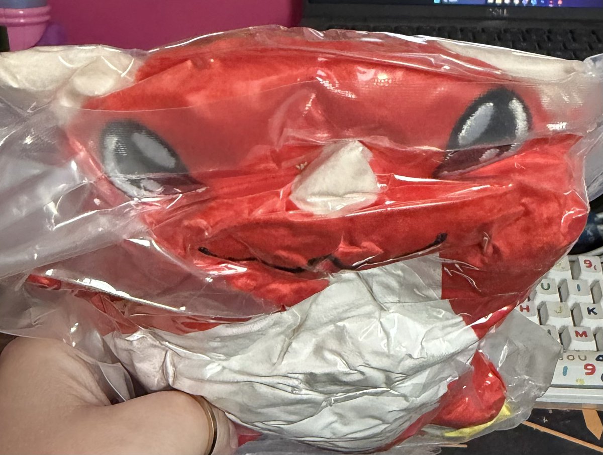 vbneon's tweet photo. He smush but he happy. @firedragon https://t.co/I17tJbSX33