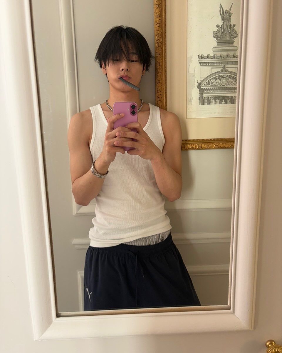 tbtittz's tweet photo. nations pretty boy JUYEON https://t.co/ejNlJ6ofZL