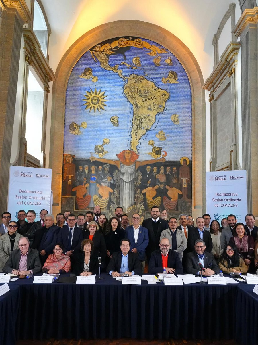 mario_delgado's tweet photo. En el histórico edificio de la @SEP_mx, realizamos la Decimoctava Sesión Ordinaria del #CONACES, un encuentro fundamental que marca las acciones para continuar mejorando y fortaleciendo la #EducaciónSuperior en beneficio de las y los jóvenes.

Como nos lo ha encomendado nuestra presidenta @Claudiashein, trabajaremos en sinergia con todas las instituciones y universidades para que, de manera permanente, haya una actualización curricular con la cual las y los estudiantes se inserten exitosamente en la economía de nuestro país. 

Este esfuerzo tiene como objetivo hacer de México una potencia científica, innovadora, tecnológica y humanista.

Un gusto recibir a la doctora @rosauraRuiz4, titular de la Secretaría de Ciencia, Humanidades, Tecnología e Innovación, con la que trabajamos siempre de manera coordinada. 

Agradecemos su participación a todas las autoridades educativas del gobierno federal, de las entidades federativas, y representantes de las instituciones universitarias, tecnológicas y politécnicas.