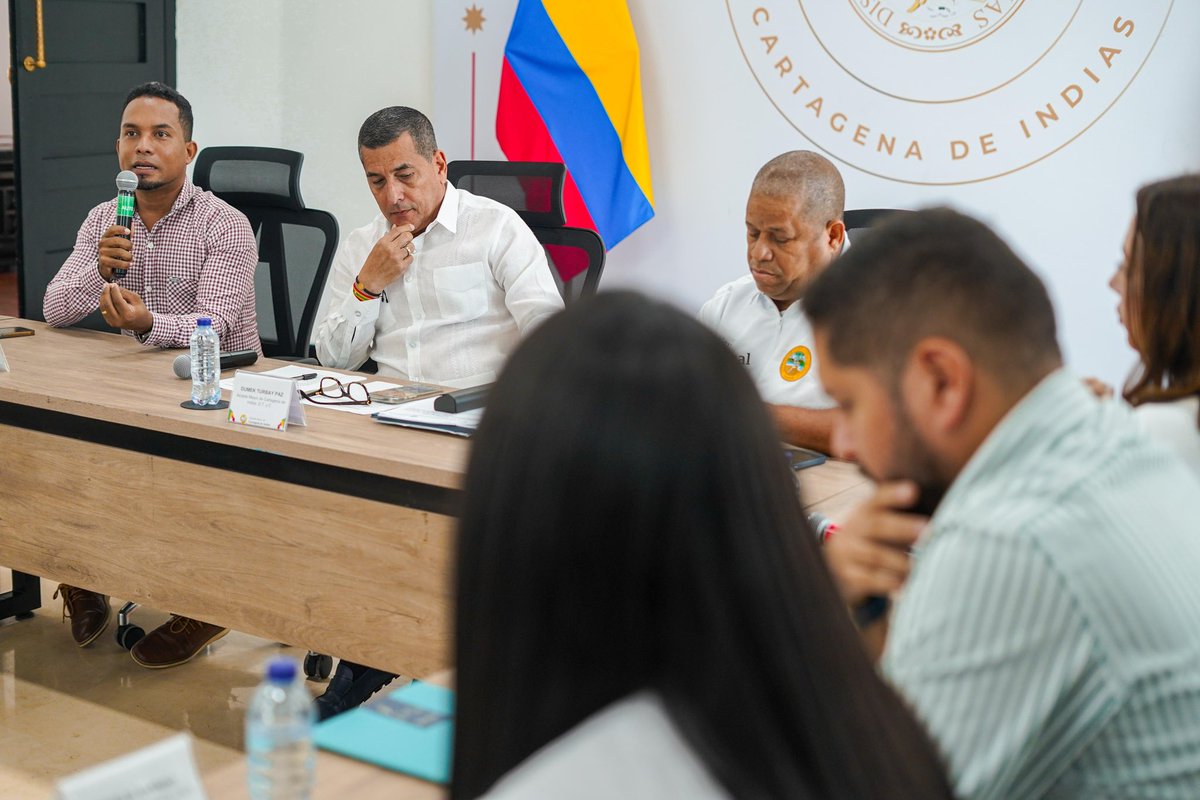 🏗️ Bahía San Carlos

Desde Corvivienda, junto al alcalde <a href="/dumek_turbay/">Dumek Turbay Paz</a>, sostuvimos un espacio de diálogo con las familias del proyecto Bahía San Carlos, que presenta dificultades desde 2016.