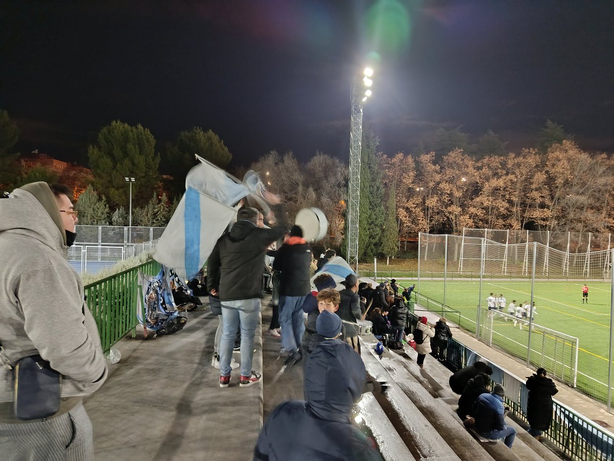 DDFM2_0's tweet image. Tuesday night modesto, Copa RFFM - Fans of Asoc Retiro Sur (8) and CDE Argentino (7) out in great numbers.

1-1 deep into the second half ⚽⚽⚽