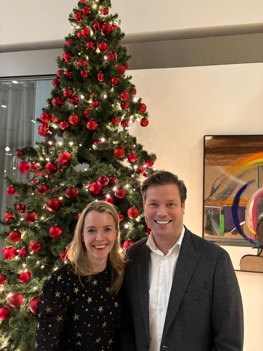 De fractie van VVD West wenst iedereen een hele fijne Kerst en alvast een goed en gezond 2026! 🎄🥂

Ook in het volgende jaar gaan wij weer knokken voor een vrij en liberaal Amsterdam West. Doe je mee?