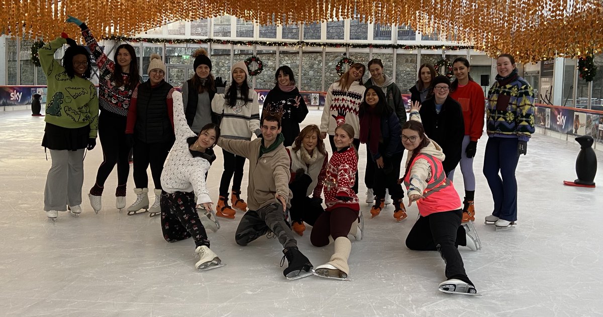 ⛄❄️🎄

It's beginning to look a lot like Christmas..... 🎅🏻🤶🏻

Our learn to skaters got into the festive spirit last weekend <a href="/DundrumOnIce/">Dundrum On Ice</a> by donning their finest Yuletide jumpers. ⛸ 🆒

We hope you are all getting into the spirit of the season wherever you may be! 😎