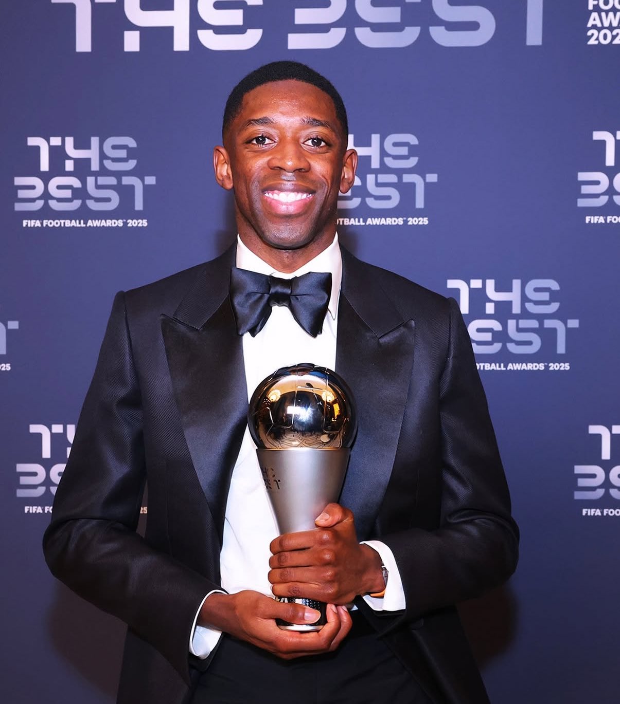 قائمة النجوم الذين صوتوا لعثمان ديمبيلي في جوائز أفضل لاعب في العالم: رياض محرز. ليونيل ميسي. يواري تيليمانس. إدين دزيكو. ماركينيوس. خاميس رودريغيز. بول مبمبا. بيتان هويبرغ. هاري كين. جيانلويجي دوناروما. سون هيونغ مين. يوسف بيسوما. مارتن أوديغارد. كاليدو كوليبالي. ألكسندر ميتروفيتش. ميلان سكرينيار. يان أوبلاك. فيكتور لينديلوف. غرانيت تشاكا. هاكان تشالهان أوغلو. آرون رامزي. كارلو أنشيلوتي. نيناد بيتكوفيتش. دييديه ديشامب. ويلفريد ساغنول. ماوريسيو بوتشيتينو. فابيو كانافارو. غراهام بوتر. رونالد كومان. Footballtweet 