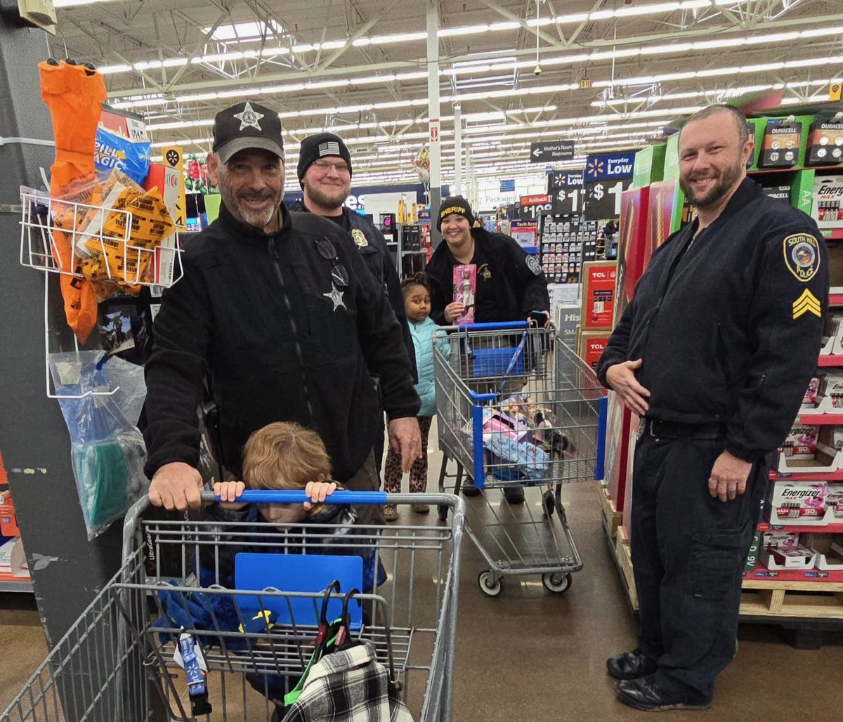 RiverJail's tweet photo. MRRJ has been blessed to assist with the Cops-N-Kids program over the past several years.  Thank you to Lt. Fulk, Sgt. Pearce, Ofc. Diaz, Ofc. Edmonds, Ofc. Simms and Ofc. Raymond for dedicating their time to help this year. https://t.co/AYowBxdp13