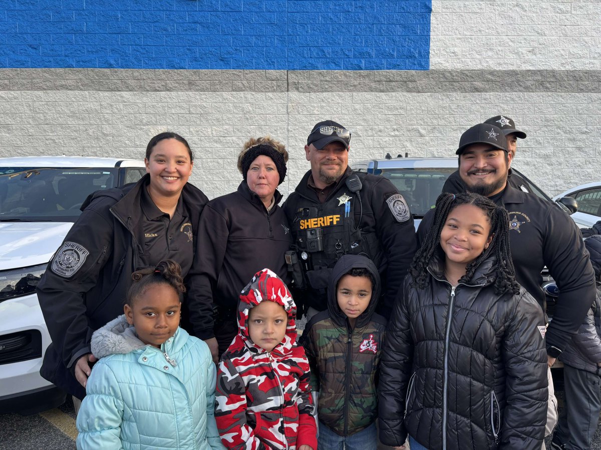 RiverJail's tweet photo. MRRJ has been blessed to assist with the Cops-N-Kids program over the past several years.  Thank you to Lt. Fulk, Sgt. Pearce, Ofc. Diaz, Ofc. Edmonds, Ofc. Simms and Ofc. Raymond for dedicating their time to help this year. https://t.co/AYowBxdp13