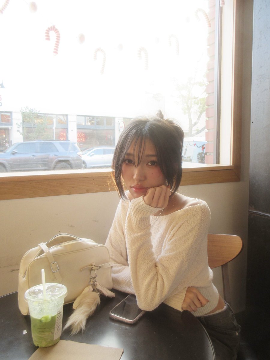 streaming on twitch!! last one for a while twitch.tv/hoacheri