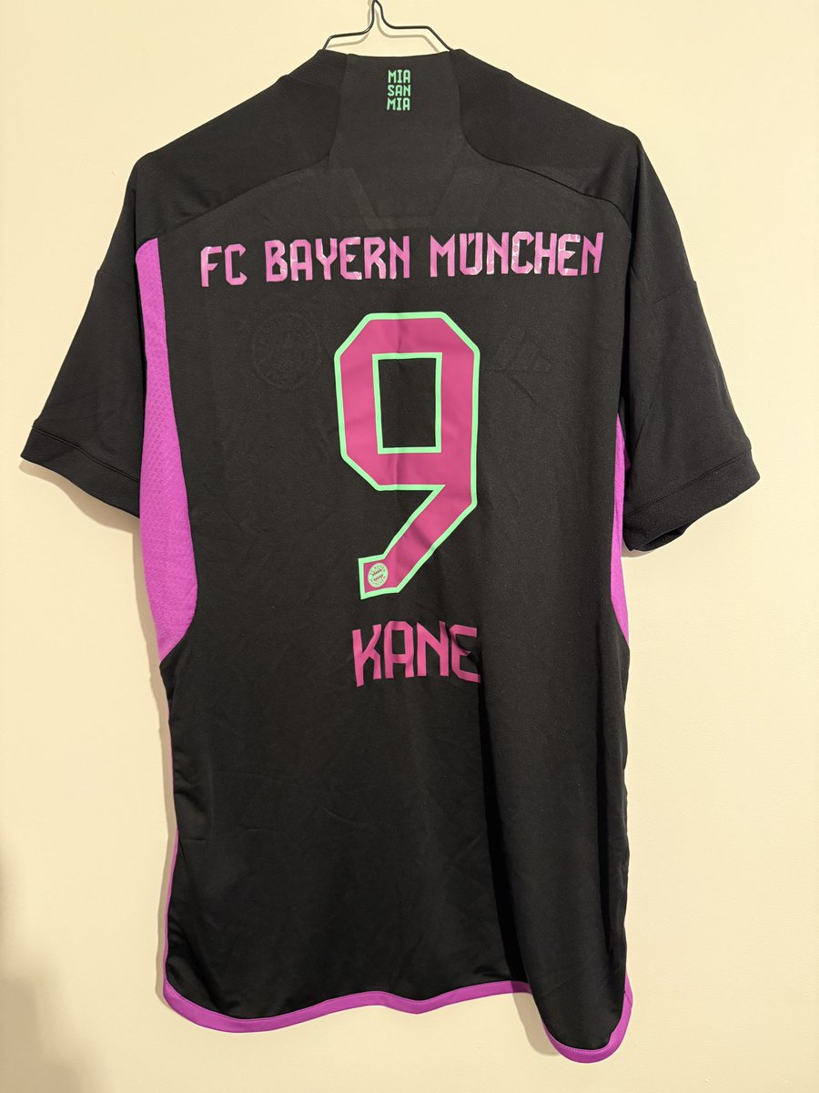 Simon’s Spurs Shirt Search 🔍🐓👀 tweet media