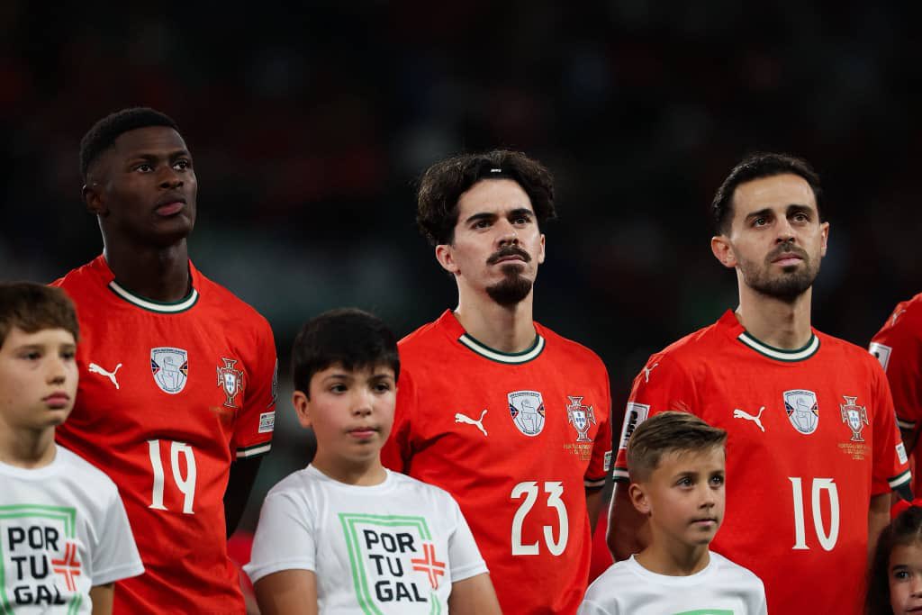 كريستيانو رونالدو لم يشارك في تصويت جائزة ذا بيست لأفضل لاعب 2025، وصوّت بدلاً منه زميله برناردو سيلفا. المركز الأول: فيتينا. المركز الثاني: نونو مينديز. المركز الثالث: عثمان ديمبلي 