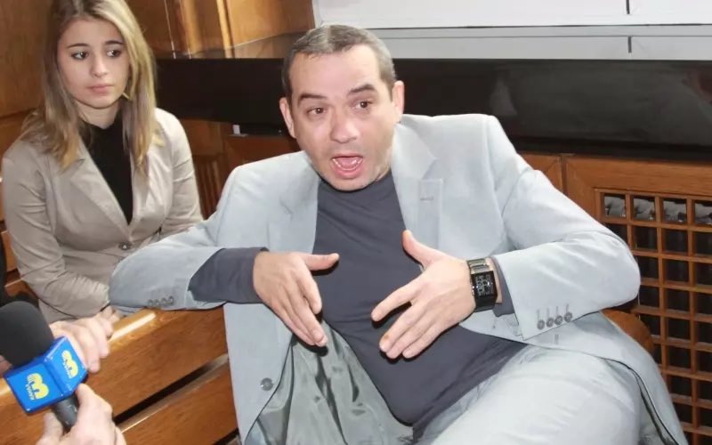 Търси се Петьо Еврото, шеф на Паралелната Прокуратура
Търси се Стоян Мавродиев, раздавал необезпечени кредити от ББР за фирми на Бойко и Пеевски
Търси се убиеца на Нотариуса 
Търси се убиеца на Алексей Петров.
Търсят се,ама никой не ги търси! 
Службите са заети с охраната на ДП и