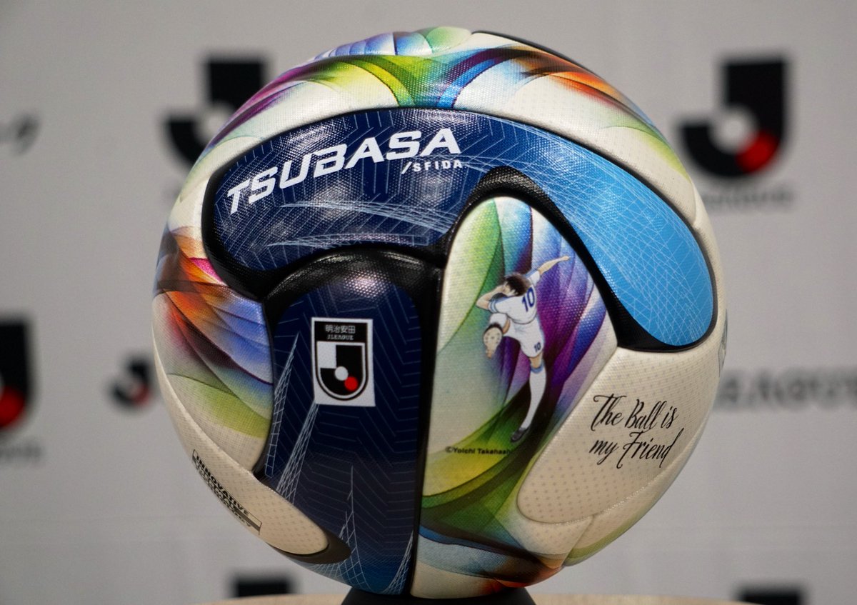 DataFutebol's tweet photo. E a bola do Campeonato Japonês que vai se chamar TSUBASA J PRO?

Essa bola vai ser usada no torneio "J League Centennial Vision", um torneio de transição por conta da mudança de calendário (vai adotar o calendário europeu).

A competição vai ser realizada no primeiro semestre do ano que vem.

Ficou irada.

Via @japaofcbr